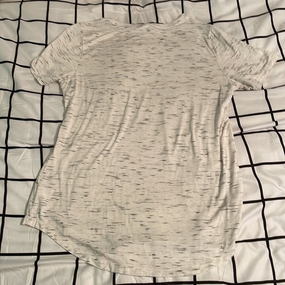 Women’s lightweight tee size medium - Picture 2 of 3